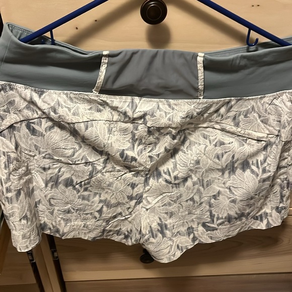 Athleta Trekkie North Short, Mint/Ivory Lace, 10 - Picture 4 of 6
